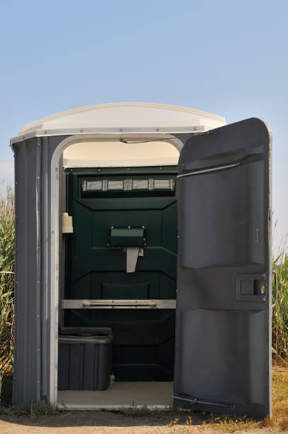 Best Porta potty rental near me  in Strathmore, CA